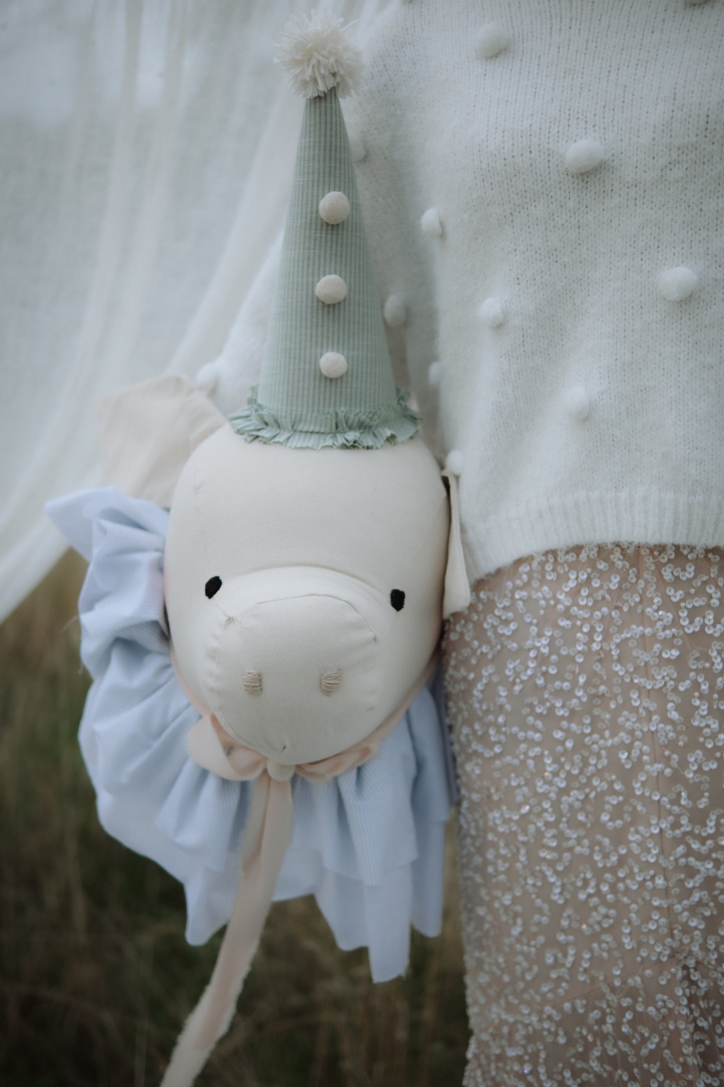 Large circus pig head wall decoration – handmade pig décor with blue collar and green circus hat for nursery or kids’ room
