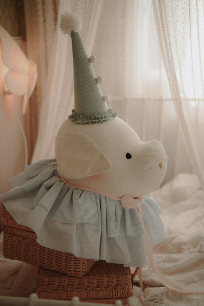 Large circus pig head wall decoration – handmade pig décor with blue collar and green circus hat for nursery or kids’ room