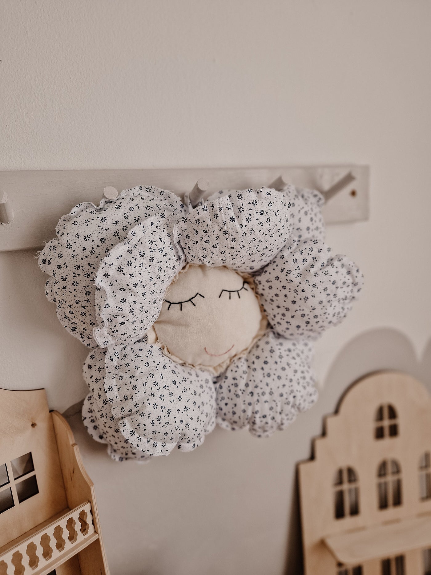 Flower head wall decoration, flower pillow for baby
