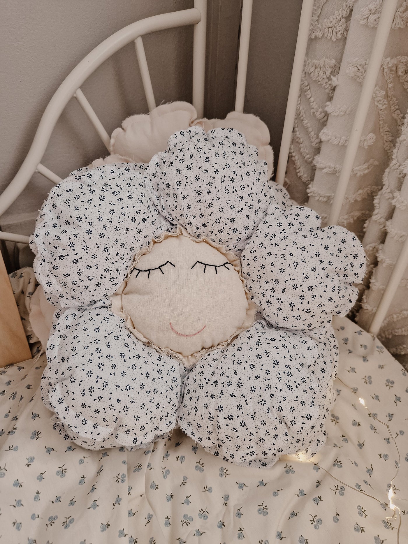 Flower head wall decoration, flower pillow for baby