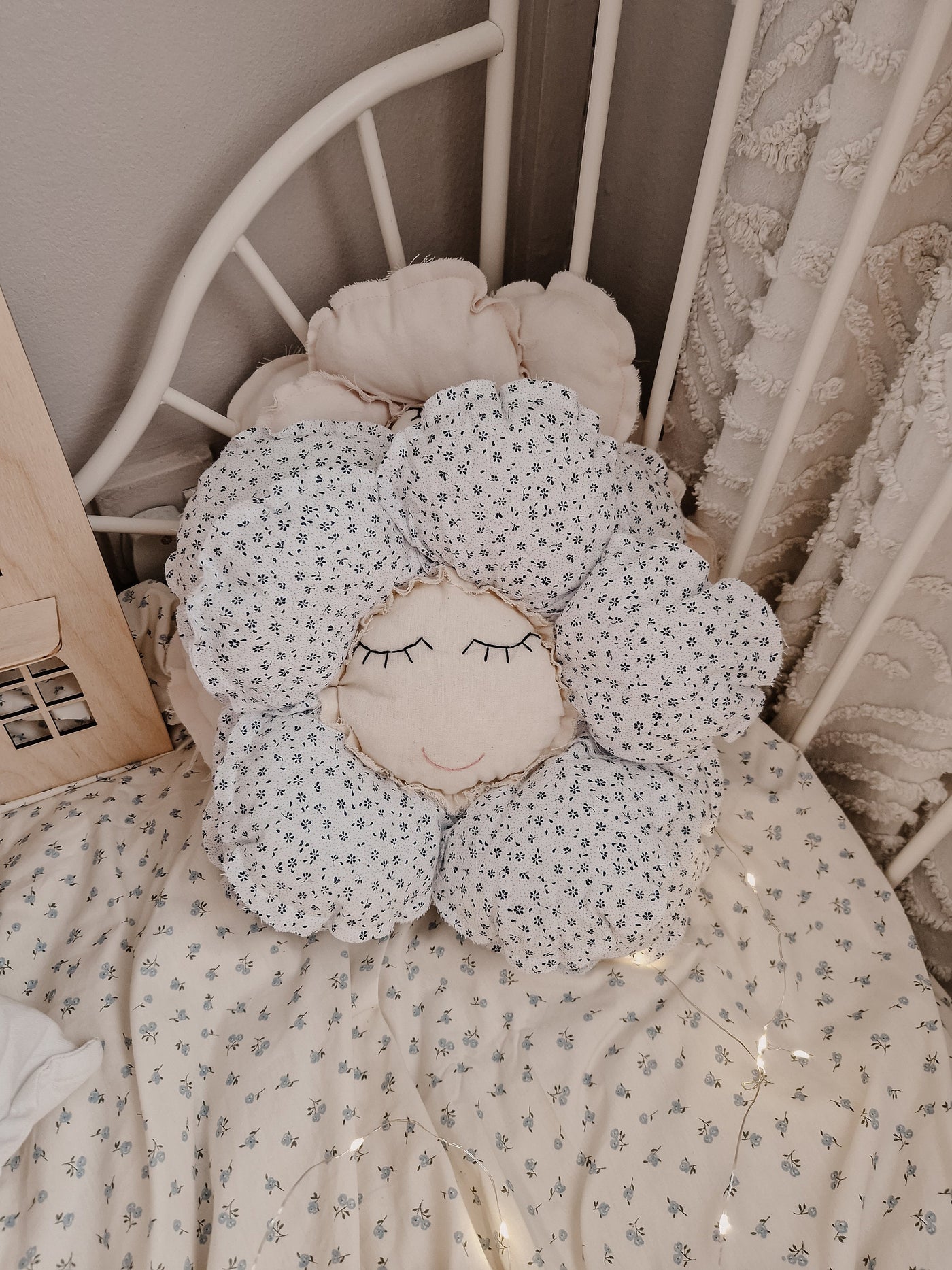Flower head wall decoration, flower pillow for baby