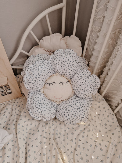 Flower head wall decoration, flower pillow for baby